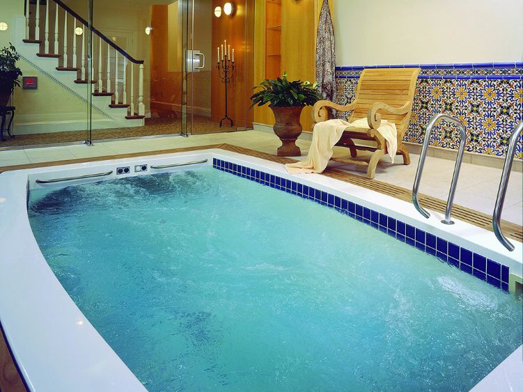 600S indoor swim spa