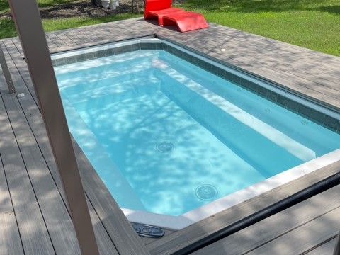 outdoor cocktail pool