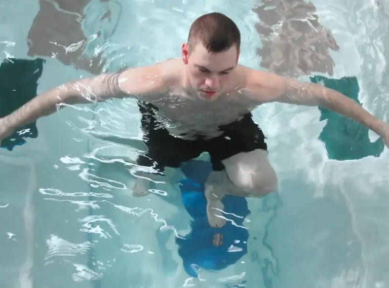 adjustable depth therapy pool